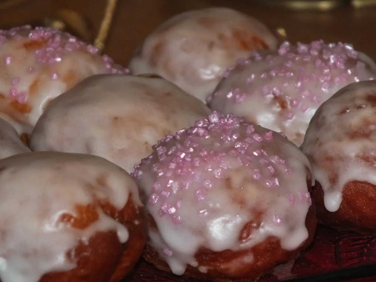 Miękkie pączki w cytrynowym lukrze