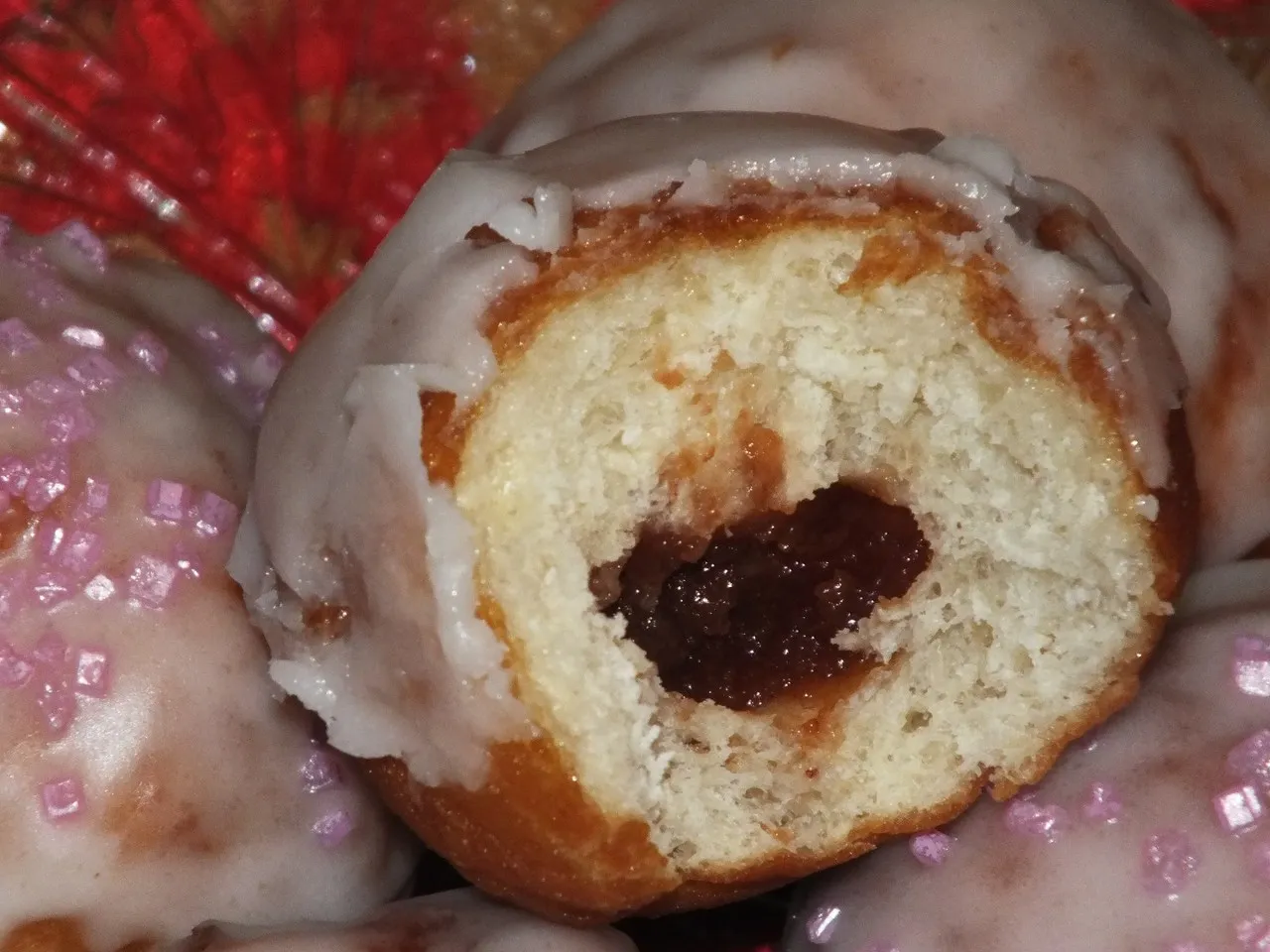 Miękkie pączki w cytrynowym lukrze