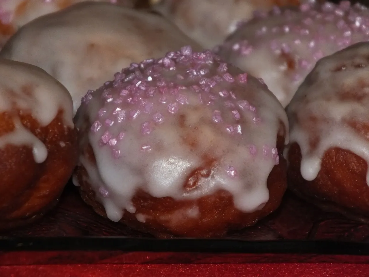 Miękkie pączki w cytrynowym lukrze