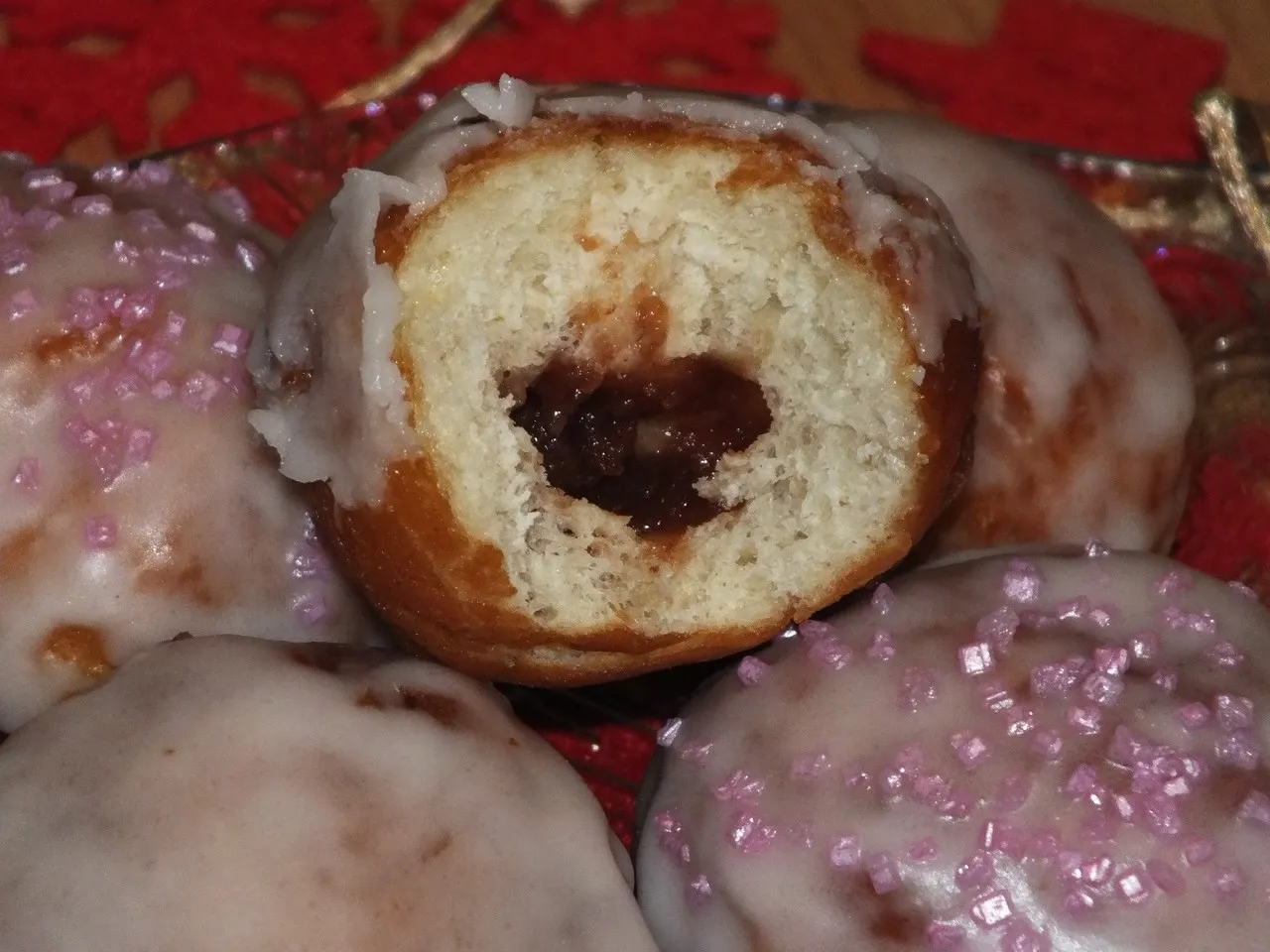 Miękkie pączki w cytrynowym lukrze