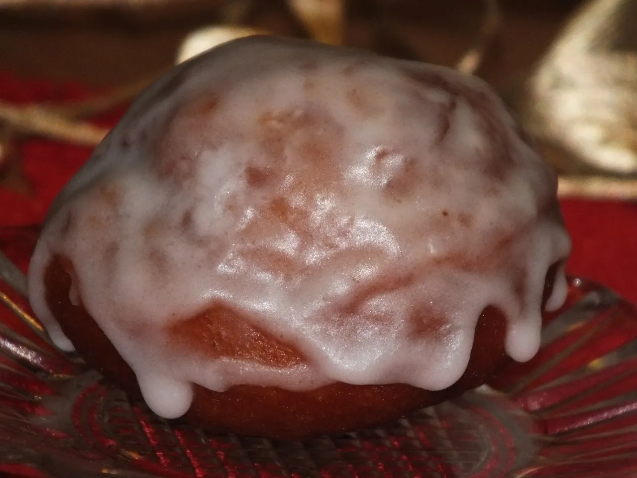 Miękkie pączki w cytrynowym lukrze