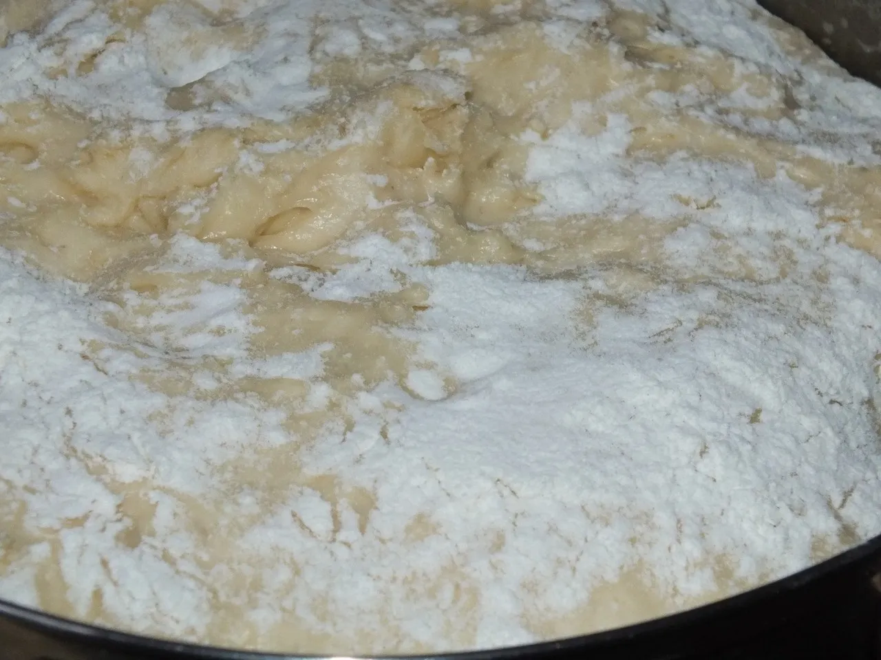 Miękkie pączki w cytrynowym lukrze