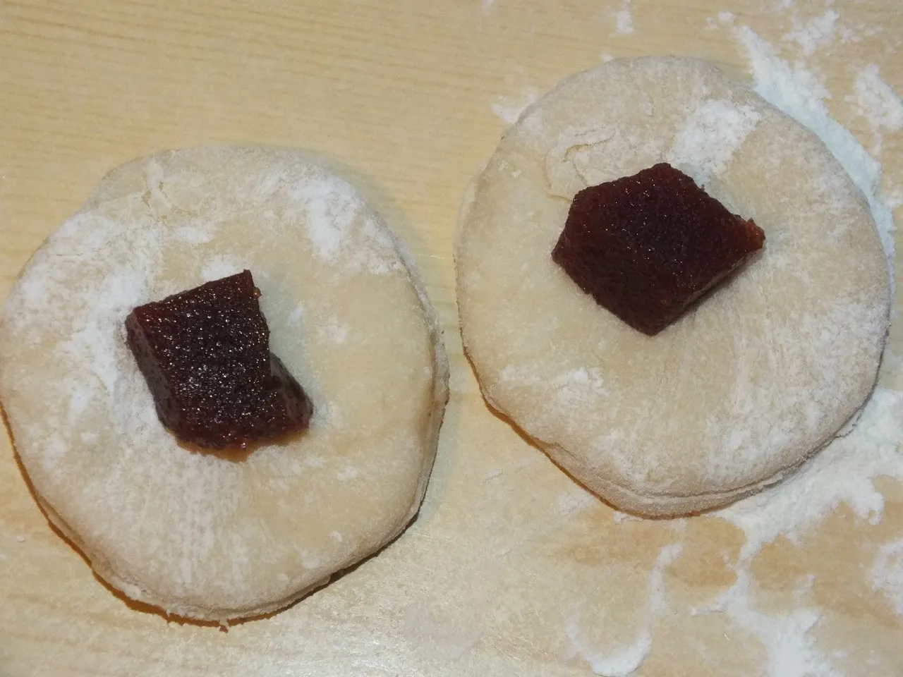 Miękkie pączki w cytrynowym lukrze