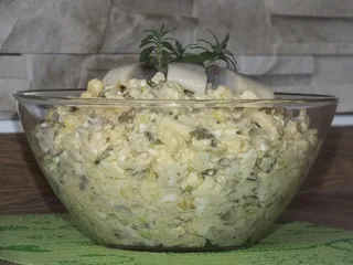 Sałatka śledziowa z porem i jabłkiem - 1