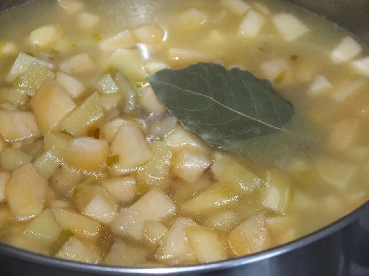 Pożywna i rozgrzewająca zupa dyniowo-soczewicowa