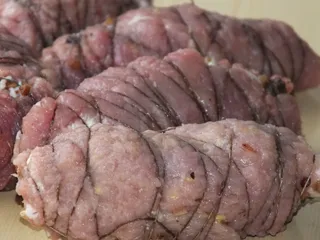 Rolady schabowe faszerowane kaszą gryczaną i suszonymi grzybami - 15