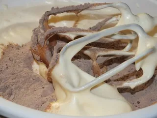 Jogurtowo-truskawkowe ciasto na biszkopcie - 7