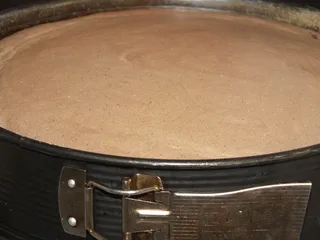 Jogurtowo-truskawkowe ciasto na biszkopcie - 9
