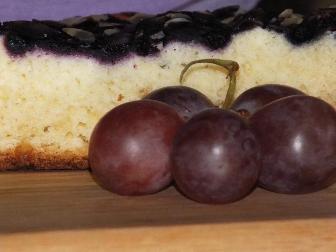 Bardzo szybkie ciasto z mrożonymi jagodami