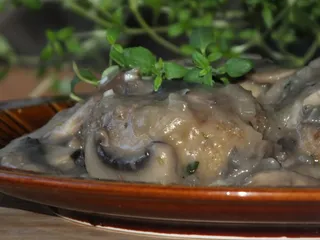 Razowe kotlety mielone w pieczarkowym sosie - 2