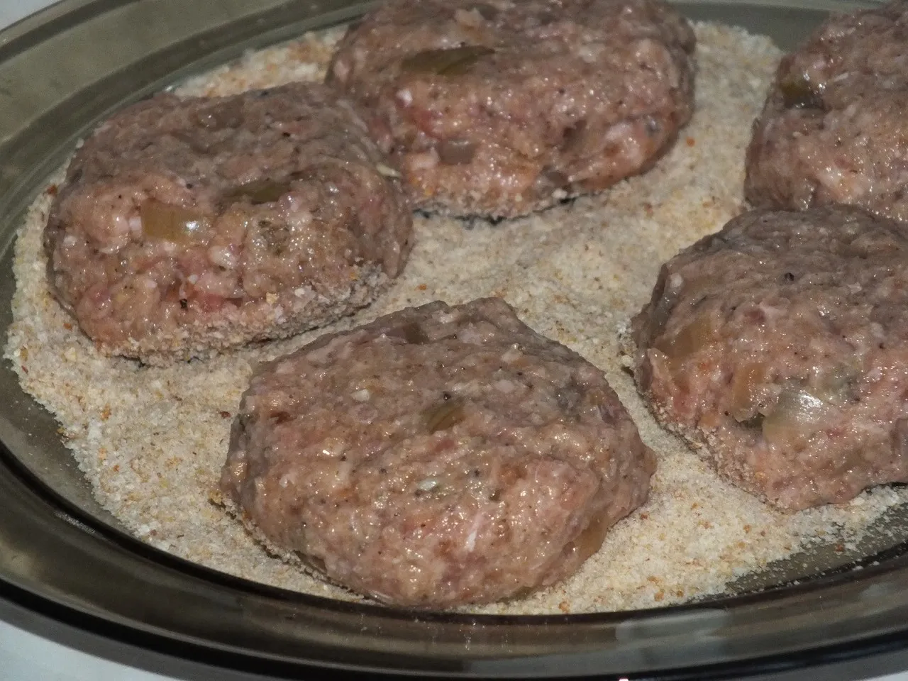 Razowe kotlety mielone w pieczarkowym sosie
