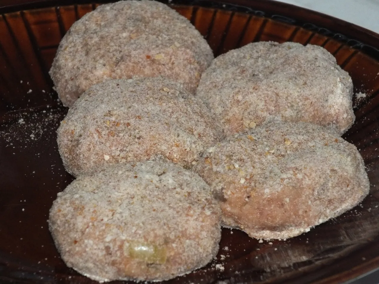 Razowe kotlety mielone w pieczarkowym sosie