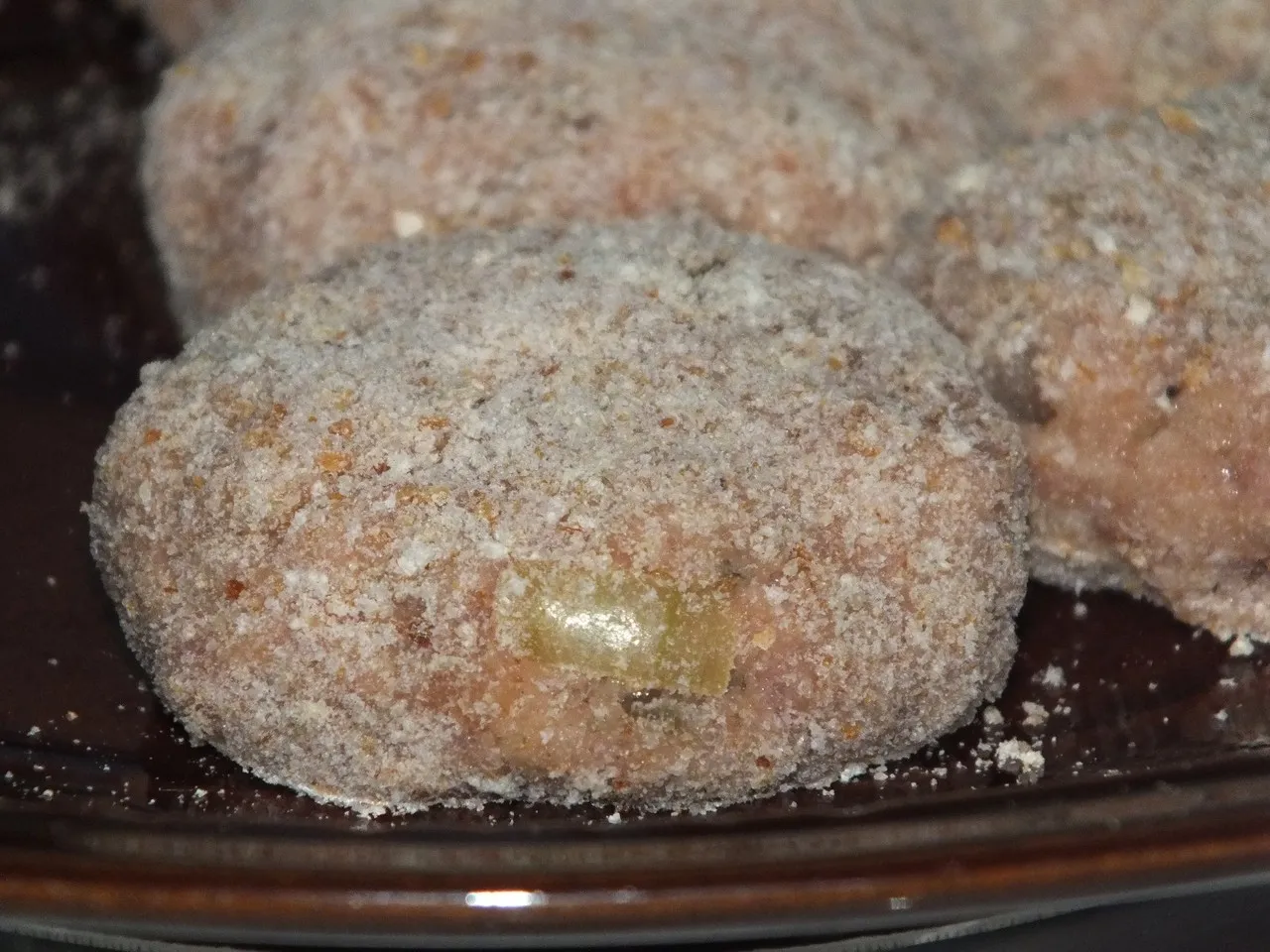 Razowe kotlety mielone w pieczarkowym sosie