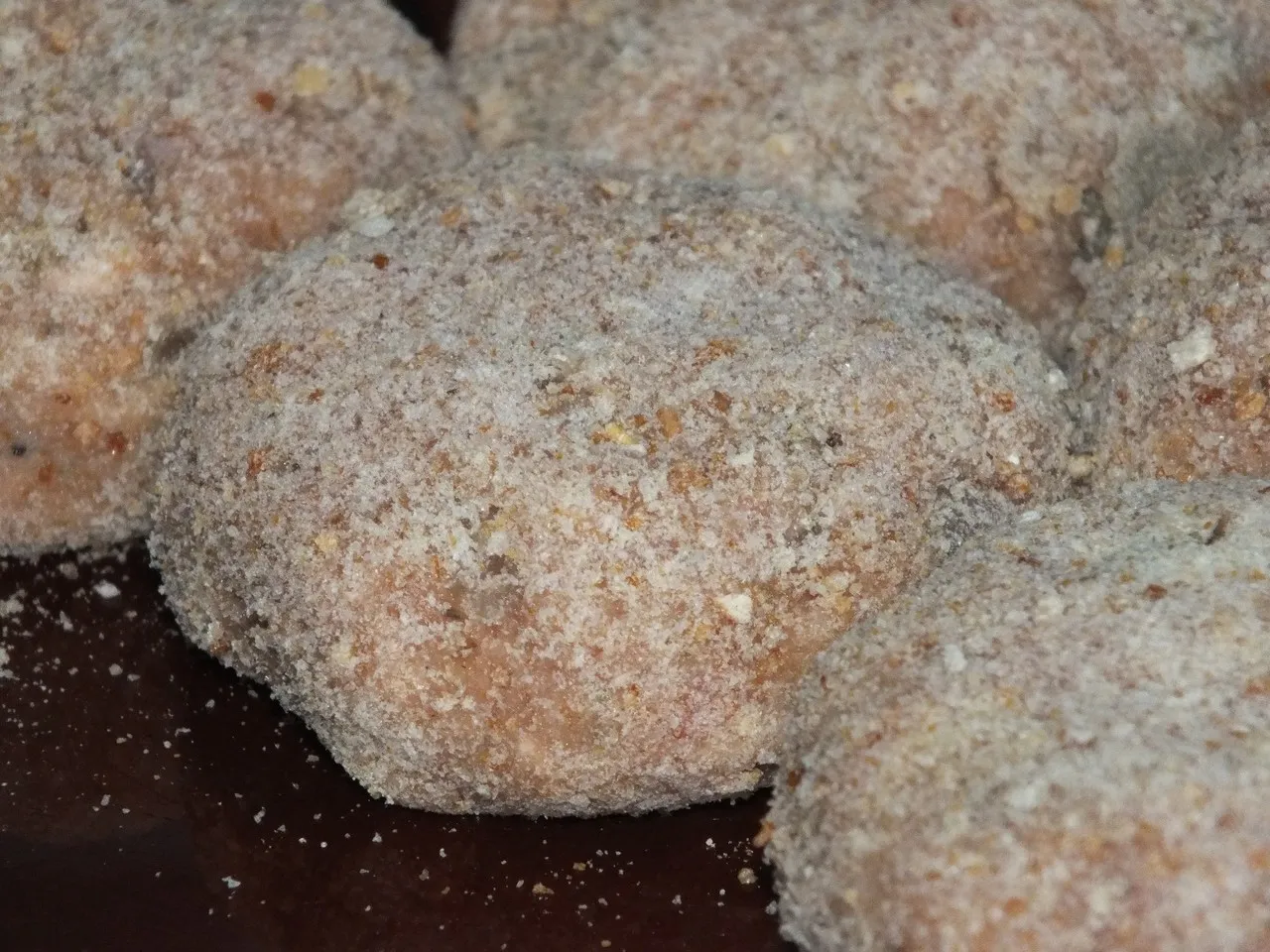 Razowe kotlety mielone w pieczarkowym sosie