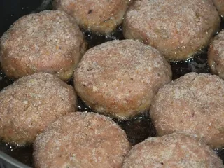 Razowe kotlety mielone w pieczarkowym sosie - 24