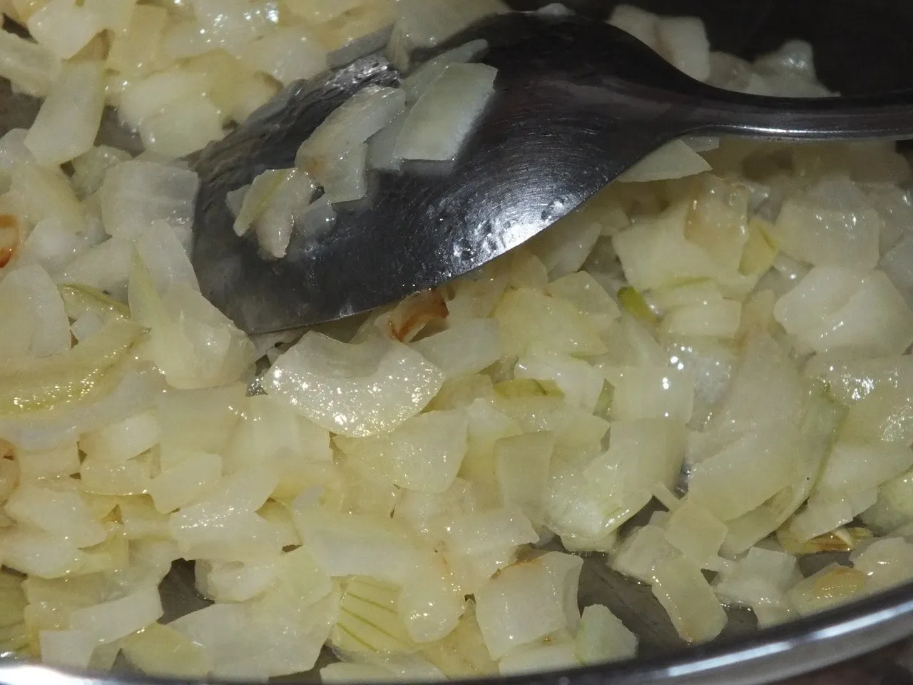 Razowe kotlety mielone w pieczarkowym sosie