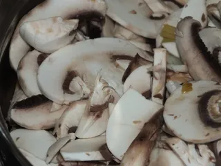 Razowe kotlety mielone w pieczarkowym sosie - 29
