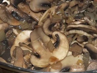 Razowe kotlety mielone w pieczarkowym sosie - 30