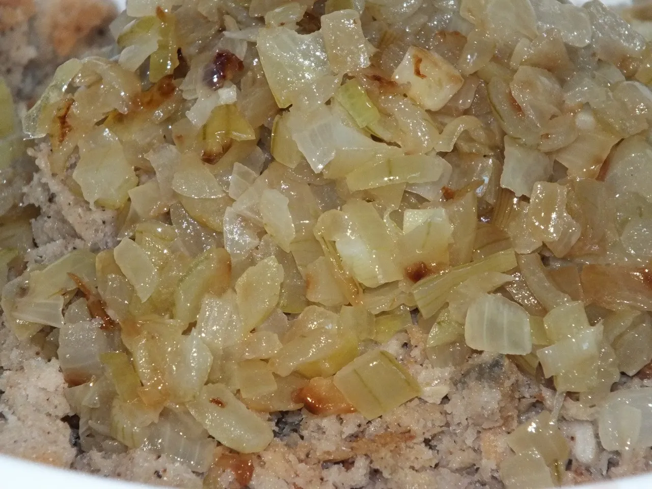 Razowe kotlety mielone w pieczarkowym sosie