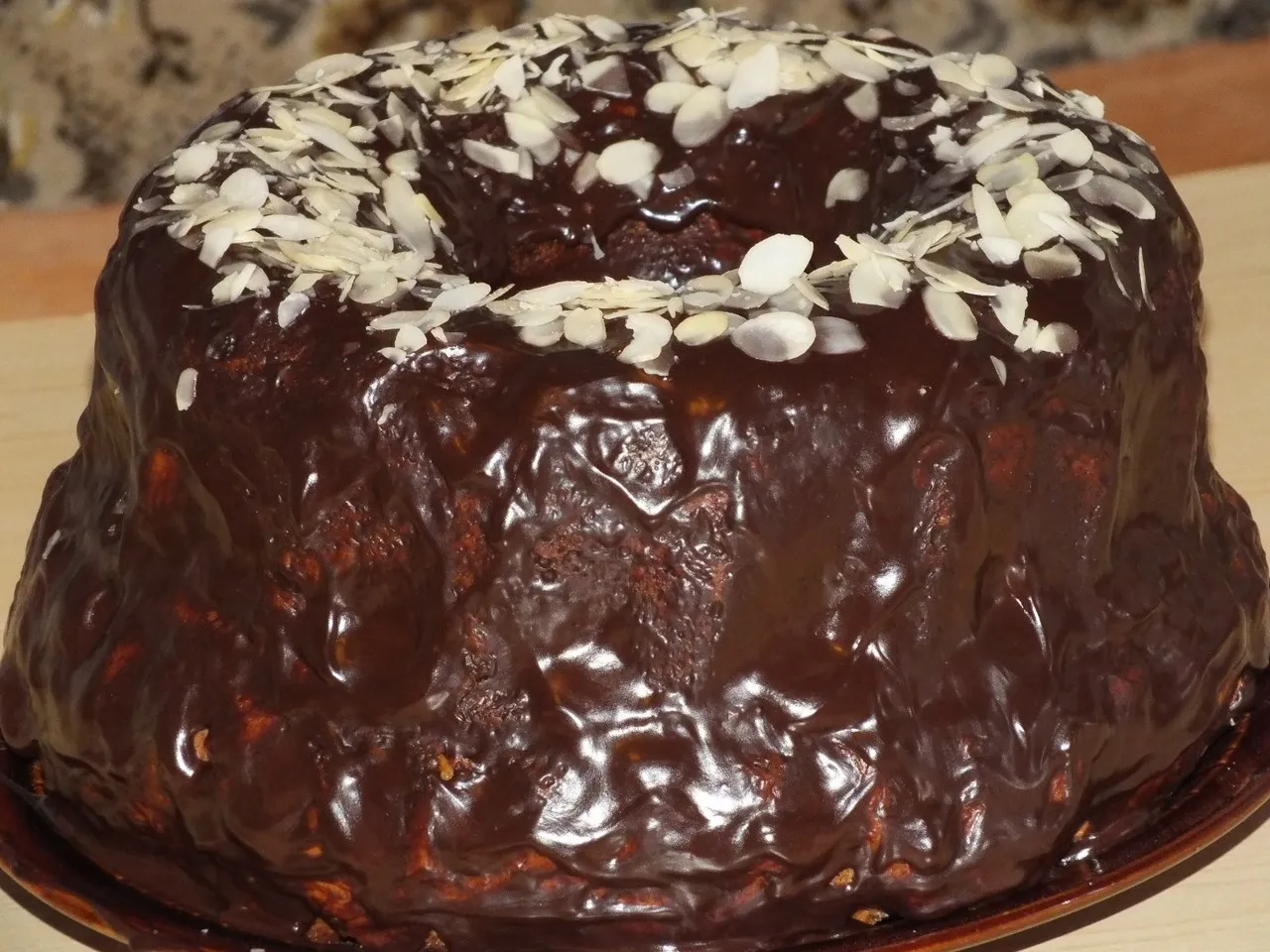 Wielkanocna babka drożdżowa z rodzynkami