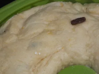 Wielkanocna babka drożdżowa z rodzynkami - 10