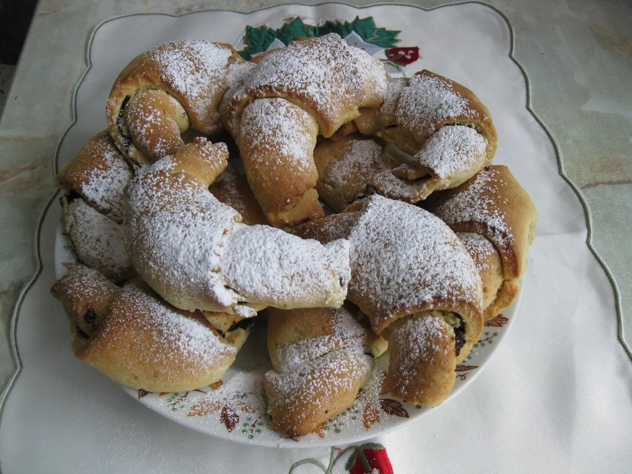 Kruche rogaliki z masą makowo-różaną