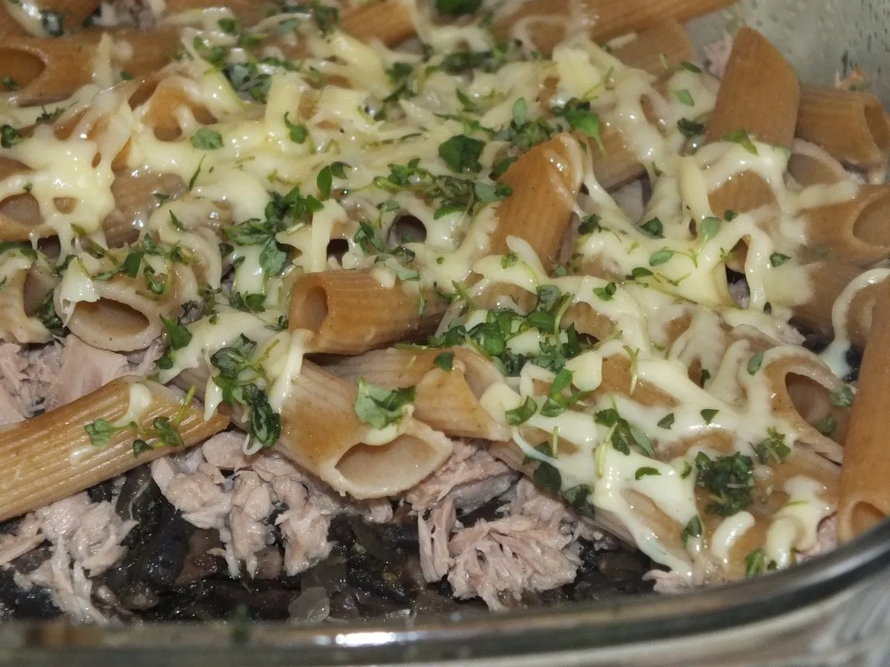 Zapiekanka ze szpinakiem, pieczarkami i tuńczykiem