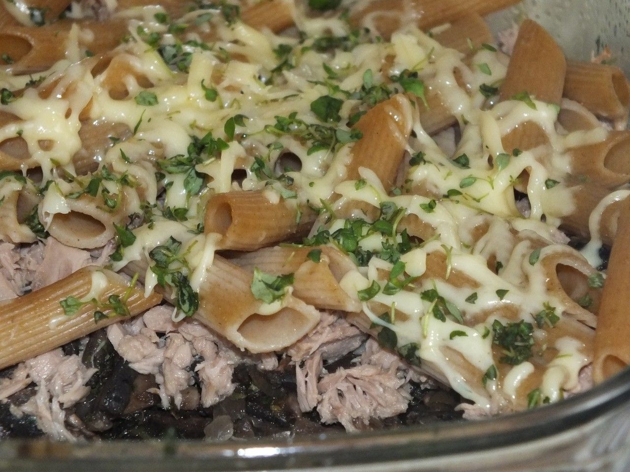 Zapiekanka ze szpinakiem, pieczarkami i tuńczykiem