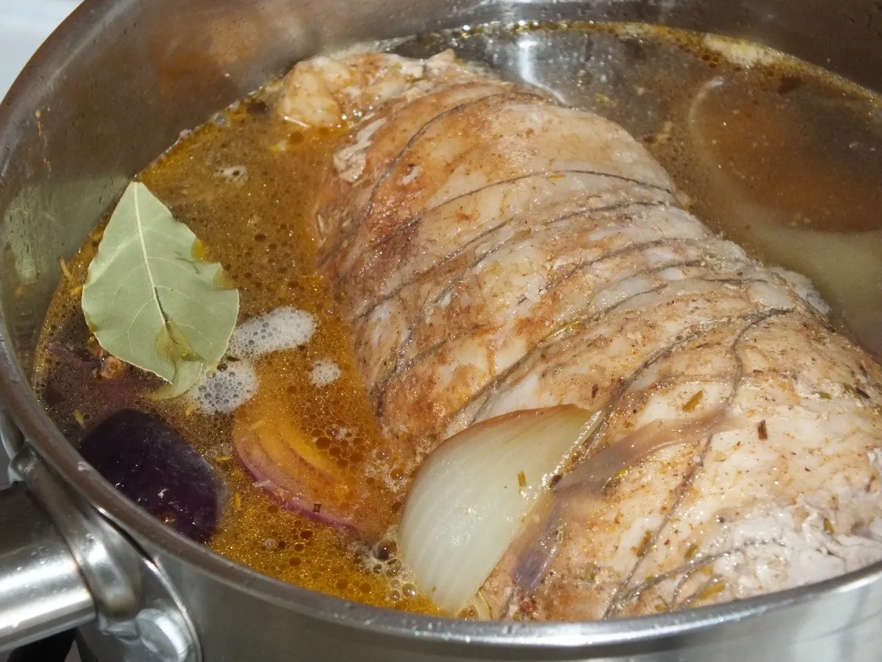 Łopatka wieprzowa w cebulowym sosie