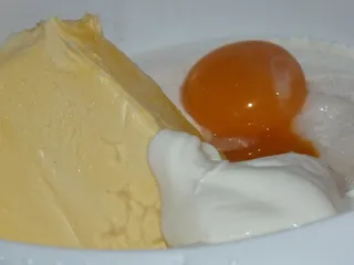 Kruche ciasto z budyniowo-rabarbarową masą - 11