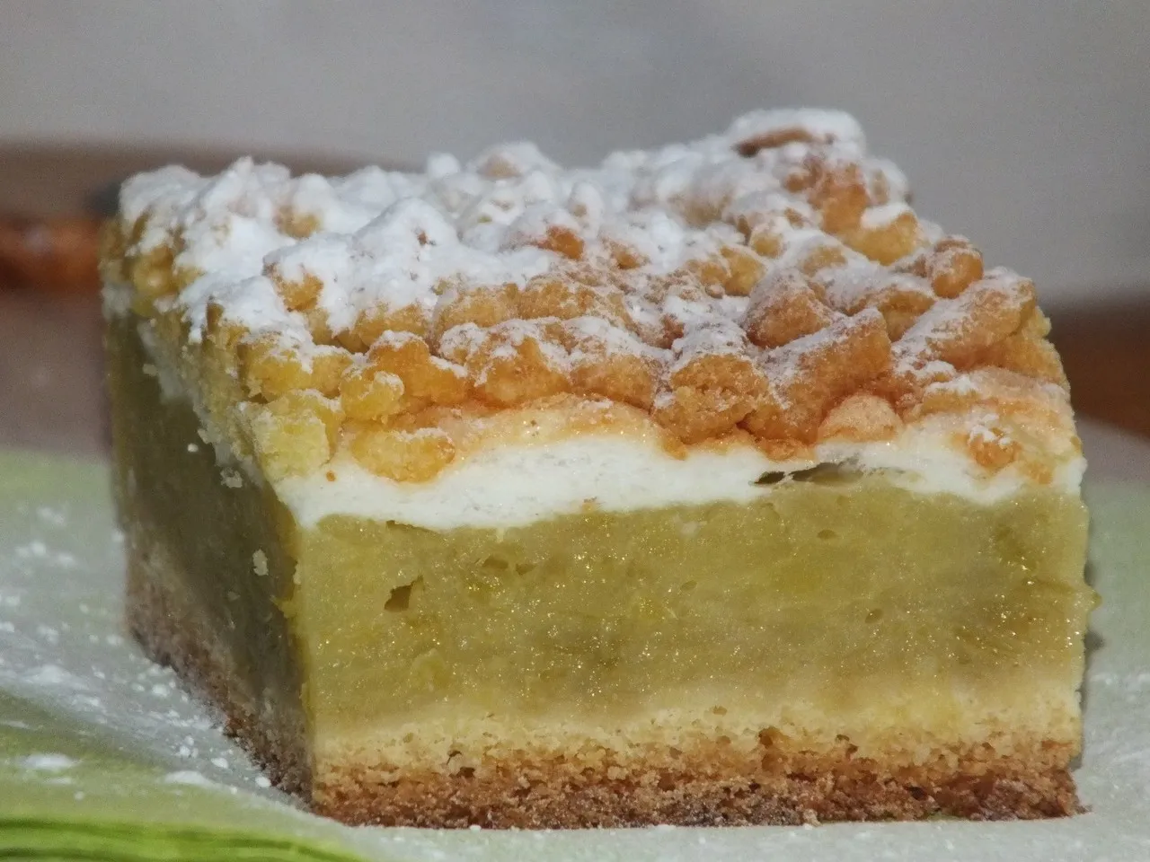 Kruche ciasto z budyniowo-rabarbarową masą