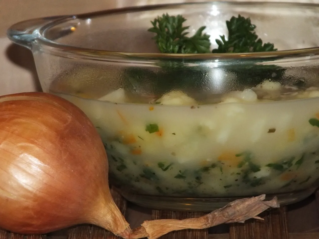 Zupa kalafiorowa ze zdrową nutką cebuli