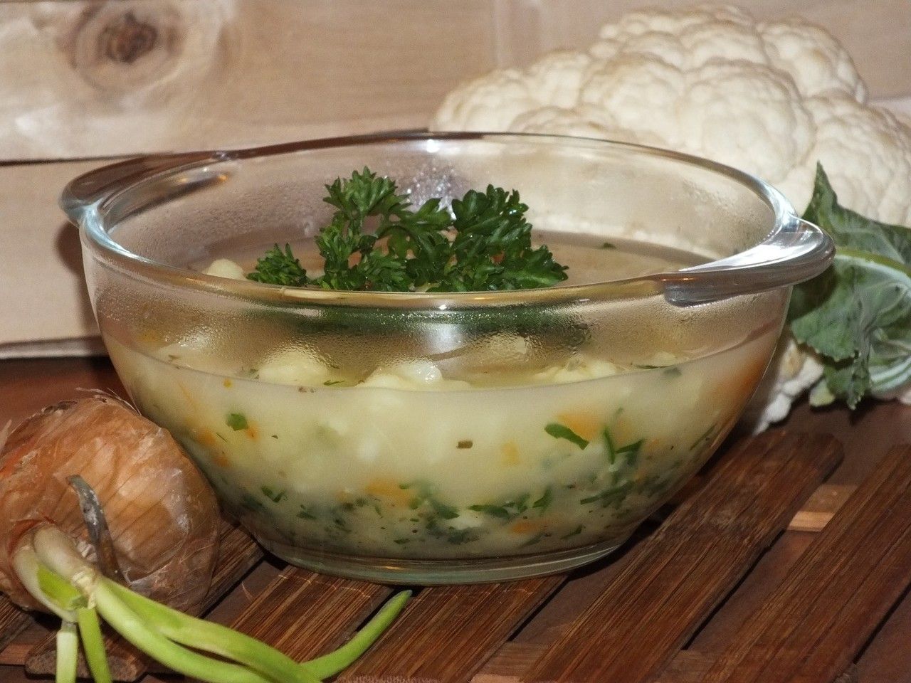Zupa kalafiorowa ze zdrową nutką cebuli