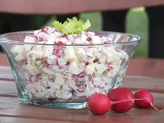 Sałatka z rzodkiewki, jabłka i selera naciowego - 2