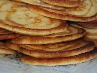 Racuszki z zsiadłego mleka z truskawkami i śmietaną - 14