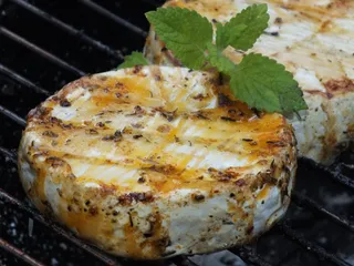 Marynowany camembert z grilla - 1