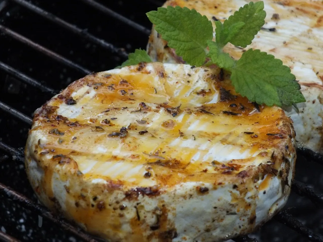 Marynowany camembert z grilla