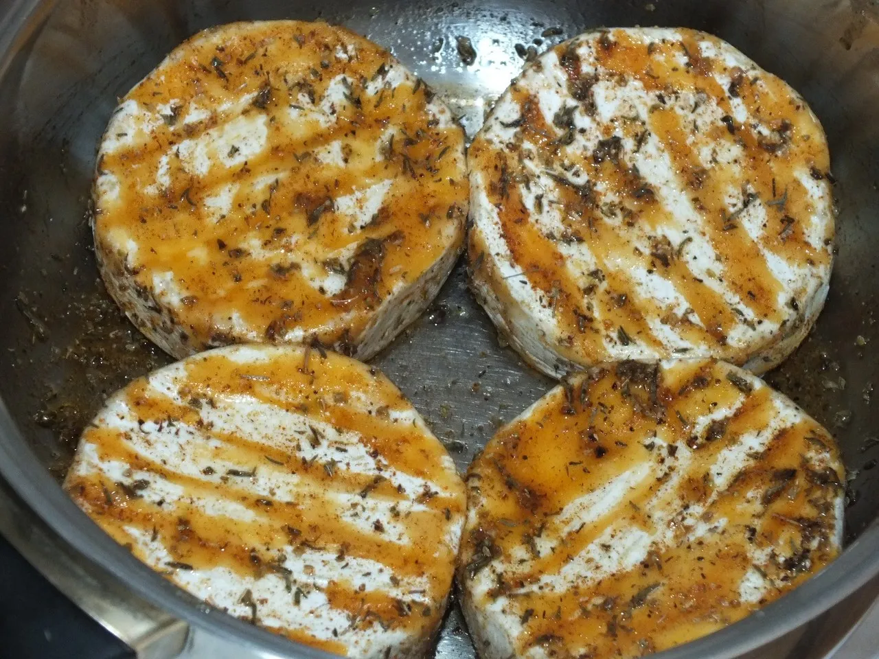Marynowany camembert z grilla