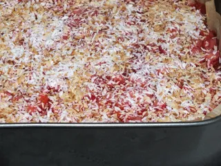 Biszkopt z masą budyniową i masą truskawkową - 13