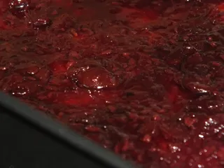 Biszkopt z masą budyniową i masą truskawkową - 6