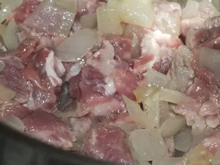 Białe szparagi z karczkiem w sosie czosnkowo-koperkowym - 4