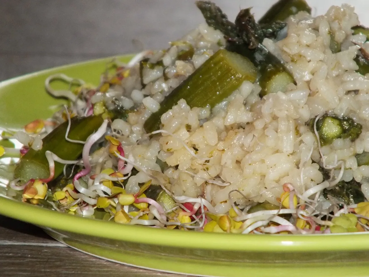 Risotto z zielonymi szparagami i czosnkiem