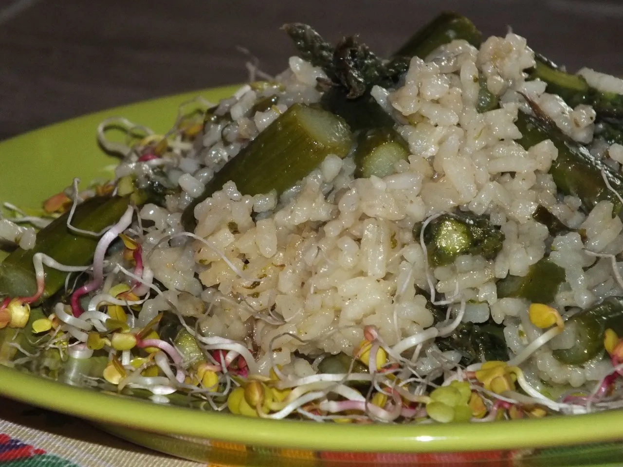 Risotto z zielonymi szparagami i czosnkiem