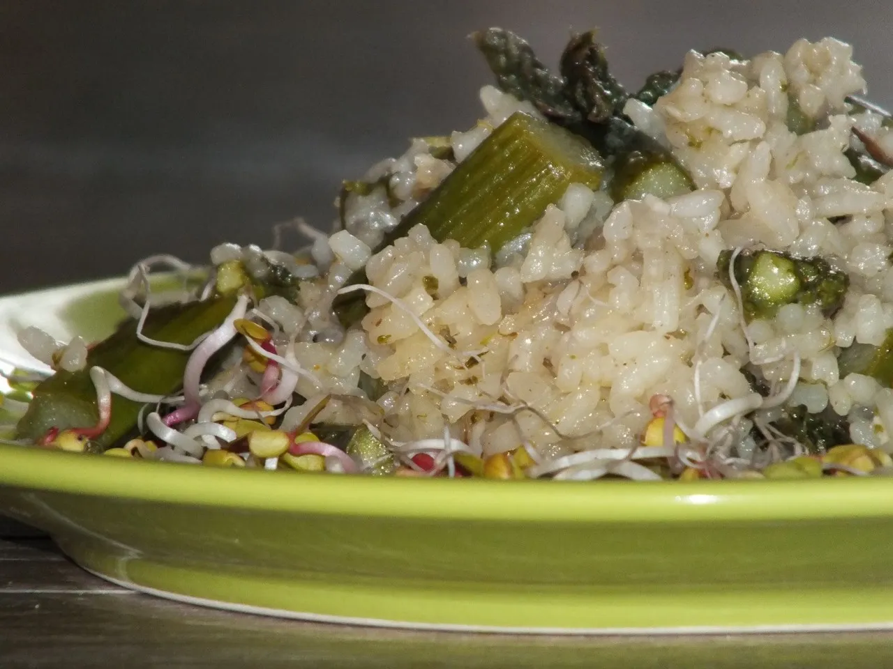 Risotto z zielonymi szparagami i czosnkiem