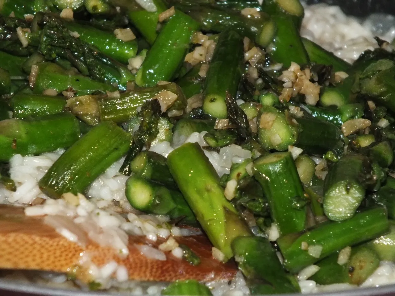 Risotto z zielonymi szparagami i czosnkiem