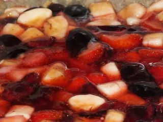 Biszkopt z owocami lata i jogurtowo-serową masą - 12