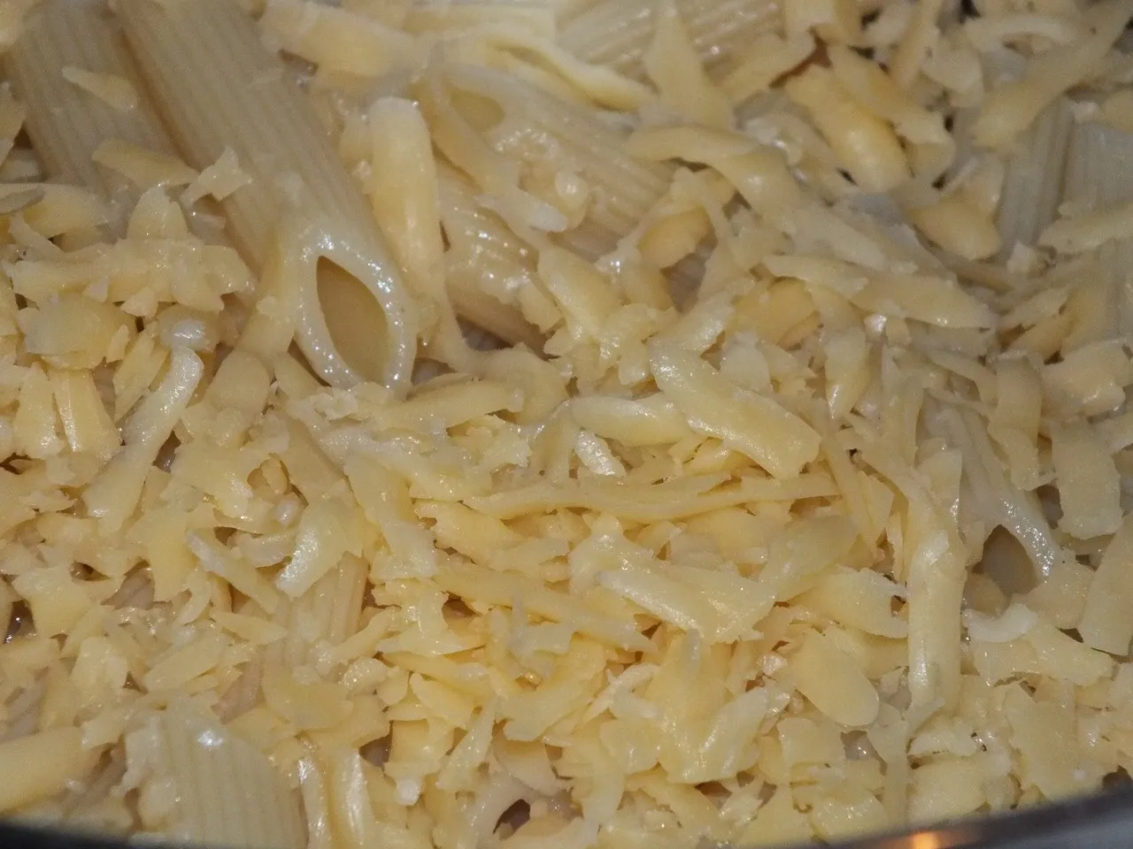 Letnia zapiekanka makaronowa ze szparagami i koperkiem
