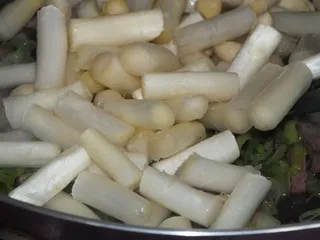 Letnia zapiekanka makaronowa ze szparagami i koperkiem - 6