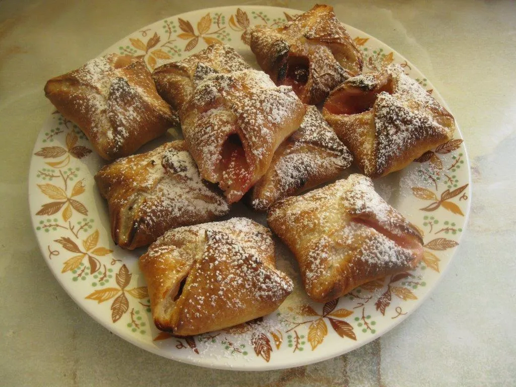 Ciastka francuskie z jabłkiem i wiśnią
