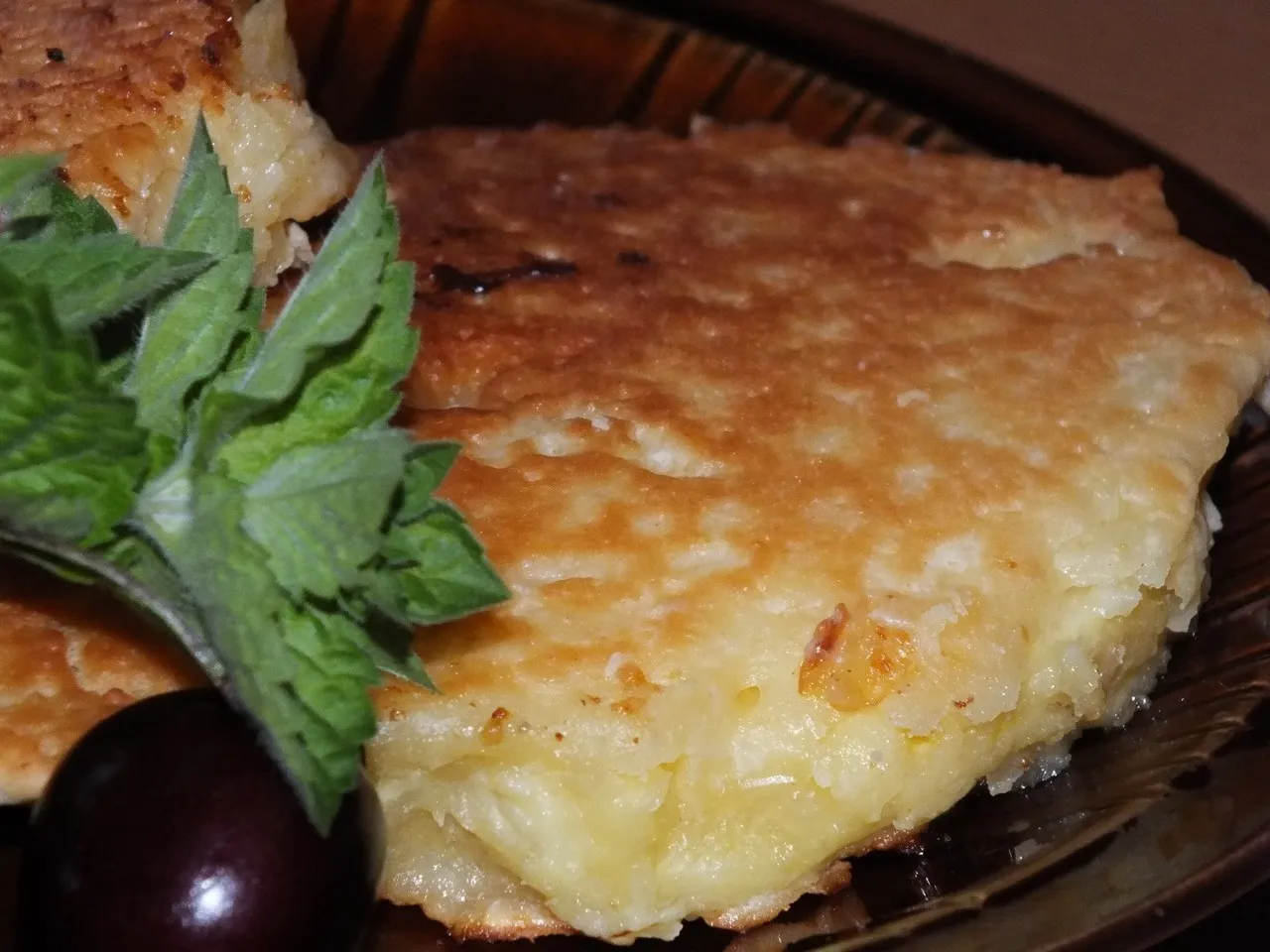 Świeży ananas smażony w kokosowym cieście